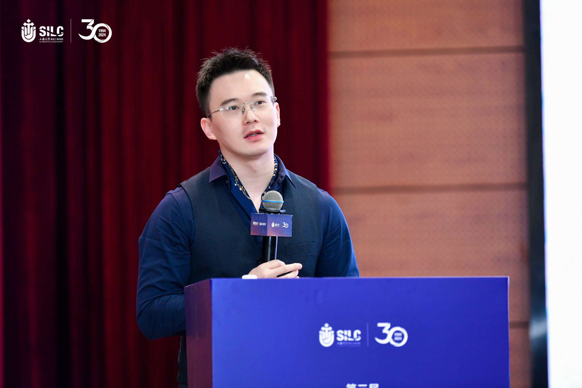 李欢主题.jpg 李欢主题.jpg